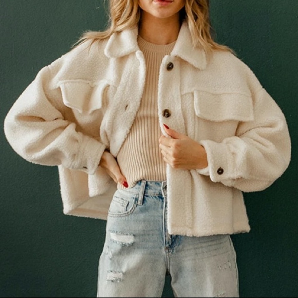 NWOT Sherpa Semi-Cropped Shacket - Creme (L)